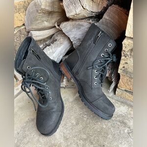 UGG Kilmer II black suede leather lace up boot w/ shearling lining Sz-7. F